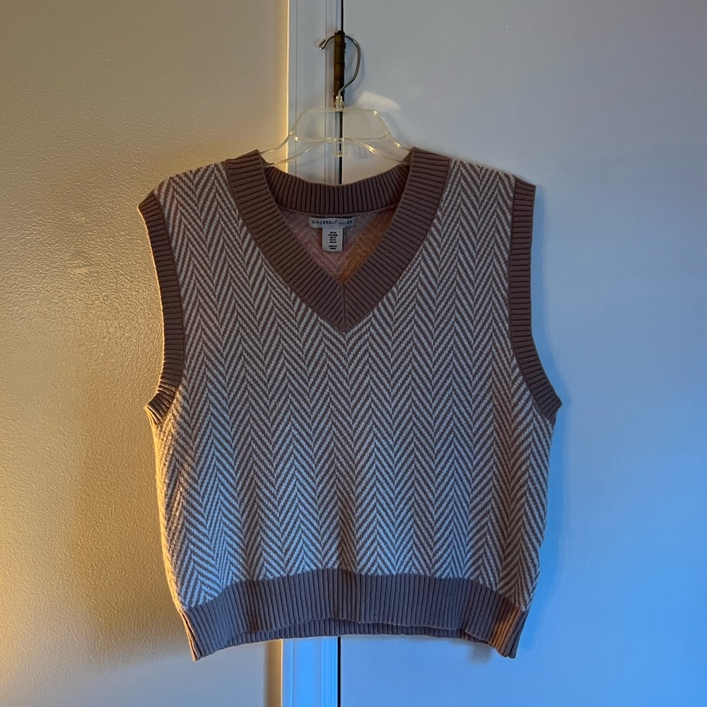 Sweater vest